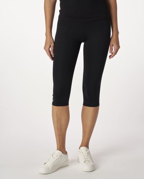 Pantalon pirata color negro...
