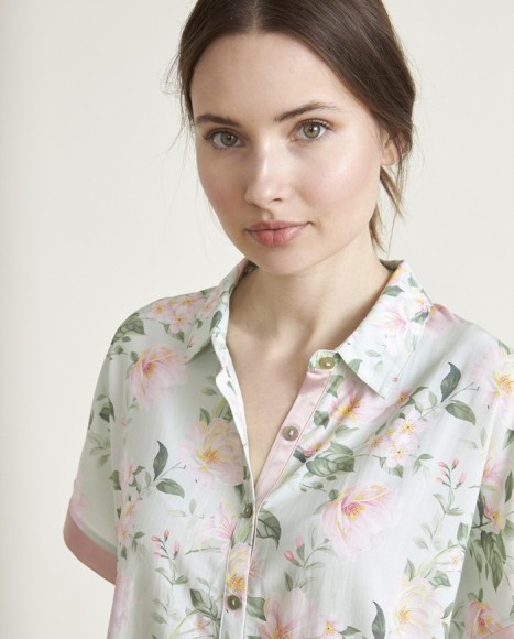 Pijama de mujer tela manga corta estampado floral