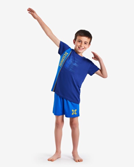 Pijama niño en tonos azules y corte frontal en la camiseta