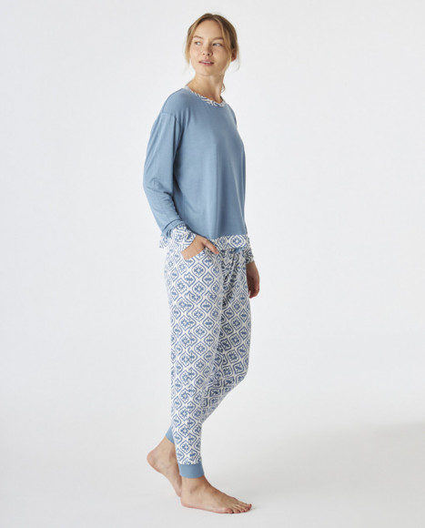 Pijama de mujer de tejido modall de color azul estampado Pijama de mujer de tejido modall de color azul estampado
