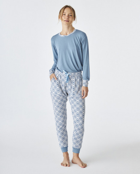 Pijama de mujer de tejido modall de color azul estampado Pijama de mujer de tejido modall de color azul estampado