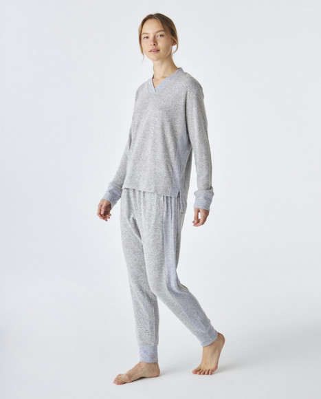 Pijama de mujer de punto color gris Pijama de mujer de punto color gris