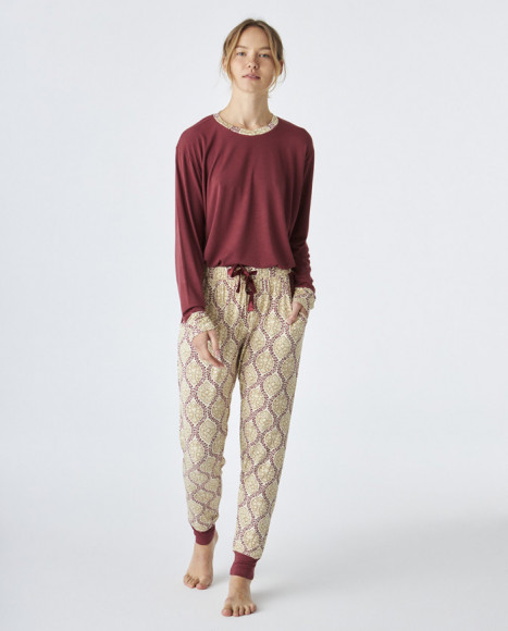 Pijama de mujer de tejido modal de color granate Pijama de mujer de tejido modal de color granate