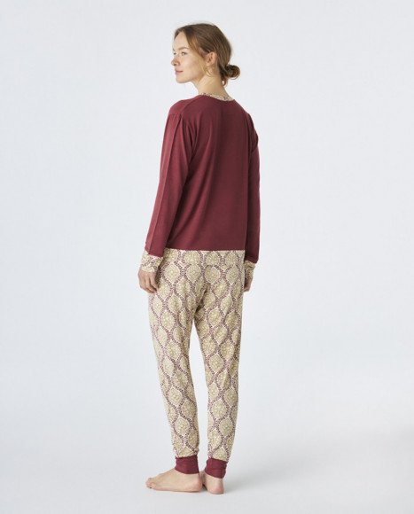 Pijama de mujer de tejido modal de color granate Pijama de mujer de tejido modal de color granate