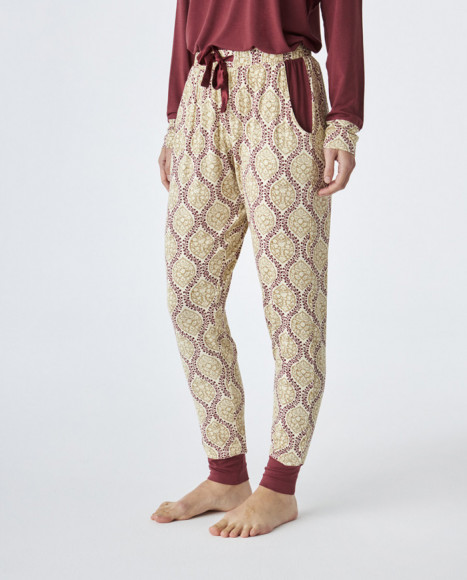 Pijama de mujer de tejido modal de color granate Pijama de mujer de tejido modal de color granate