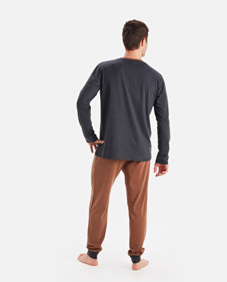 Pijama para hombre de algodón en color gris y marrón Pijama para hombre de algodón en color gris y marrón