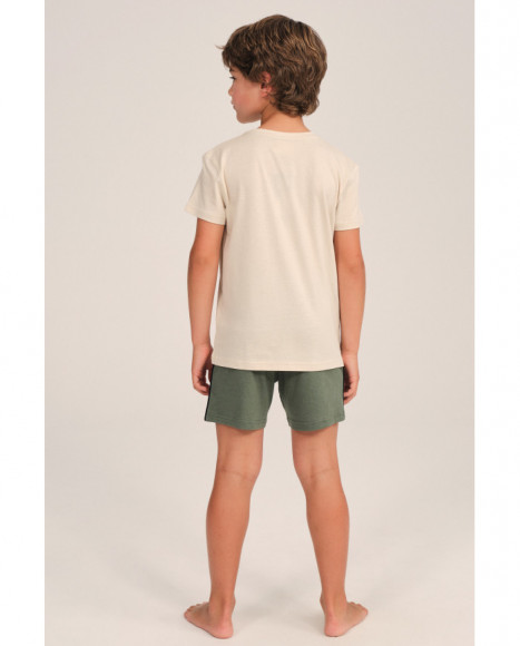 Pijama de manga corta para niño en beige y verde con estampado Munich. Pijama de manga corta para niño en beige y verde con estampado Munich.