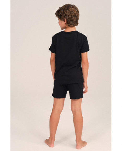 Pijama de manga corta para niño en negro con detalles Munich. Pijama de manga corta para niño en negro con detalles Munich.