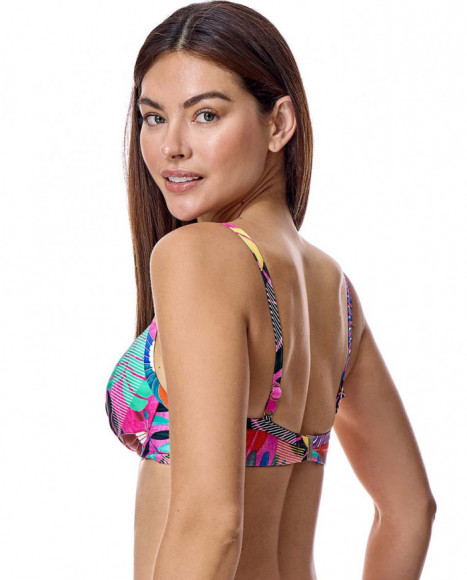 Top bikini para mujer copa básica con banda bajo pecho y aro en color fucsia Top bikini para mujer copa básica con banda bajo pecho y aro en color fucsia