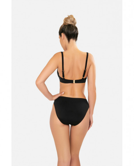 Bikini para mujer semi triangular de foam y con soporte de aro en color negro Bikini para mujer semi triangular de foam y con soporte de aro en color negro