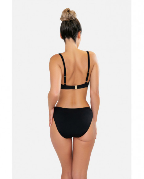 Bikini para mujer semi triangular con foam y con soporte de aro de color negro Bikini para mujer semi triangular con foam y con soporte de aro de color negro