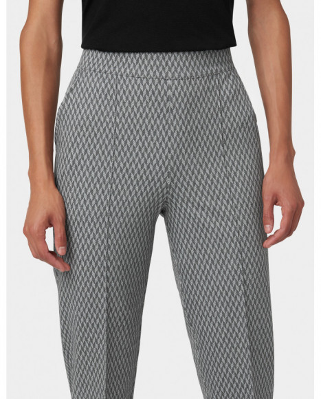 Pantalón mujer color gris con estampado geométrico y corte relajado Pantalón mujer color gris con estampado geométrico y corte relajado