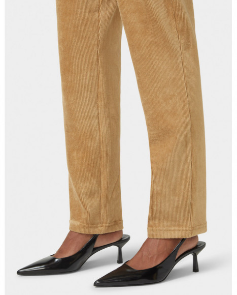 Pantalón mujer color camel tejido pana y bolsillos traseros funcionales Pantalón mujer color camel tejido pana y bolsillos traseros funcionales
