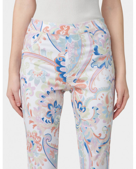 Pantalón capri mujer estampado paisley de tejido ultrasuave Pantalón capri mujer estampado paisley de tejido ultrasuave