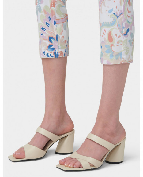Pantalón capri mujer estampado paisley de tejido ultrasuave Pantalón capri mujer estampado paisley de tejido ultrasuave