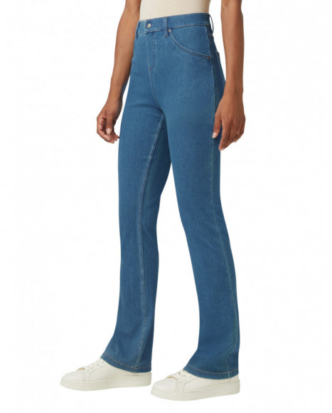 Pantalón mujer color azul corte baby bootcut, con ajuste favorecedor Pantalón mujer color azul corte baby bootcut, con ajuste favorecedor