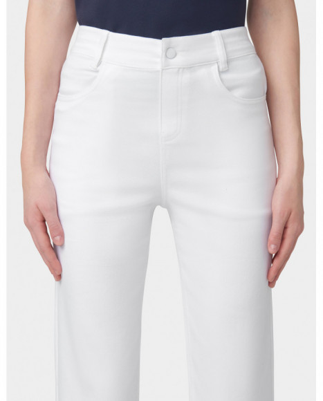 Pantalón mujer color blanco bajo con volante deshilachado, para un look casual o de noche Pantalón mujer color blanco bajo con volante deshilachado, para un look casual o de noche