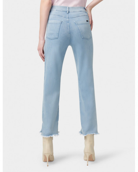 Pantalón mujer color azul bajo con volante deshilachado y corte ajustado