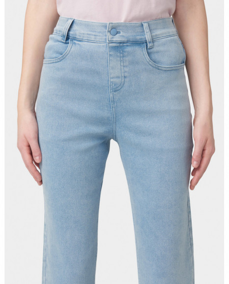 Pantalón mujer color azul bajo con volante deshilachado y corte ajustado