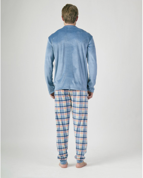 Pijama de hombre en terciopelo azul con pantalón de cuadros multicolor Pijama de hombre en terciopelo azul con pantalón de cuadros multicolor