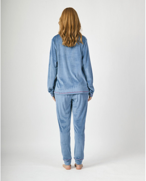 Pijama largo para mujer en color azul con detalles de ribete en contraste. Pijama largo para mujer en color azul con detalles de ribete en contraste.