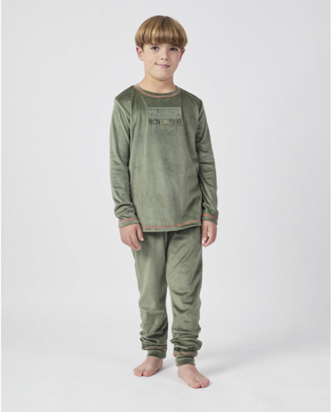 Pijama de invierno para niño en terciopelo verde con logo frontal