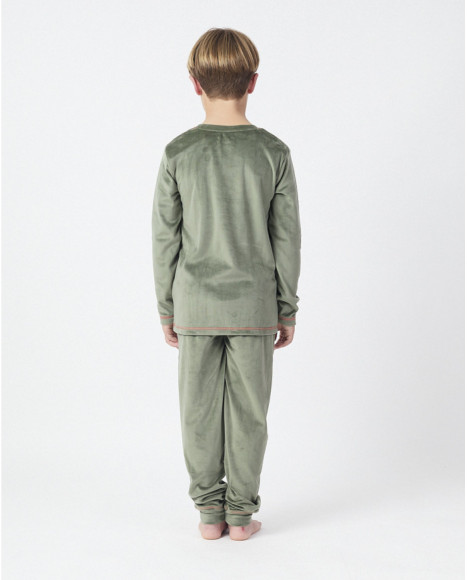 Pijama de invierno para niño en terciopelo verde con logo frontal Pijama de invierno para niño en terciopelo verde con logo frontal