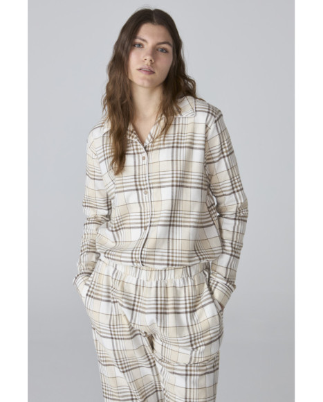 Pijama de mujer con estampado de cuadros en tonos beige y corte clásico