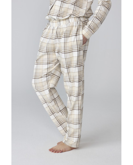Pijama de mujer con estampado de cuadros en tonos beige y corte clásico