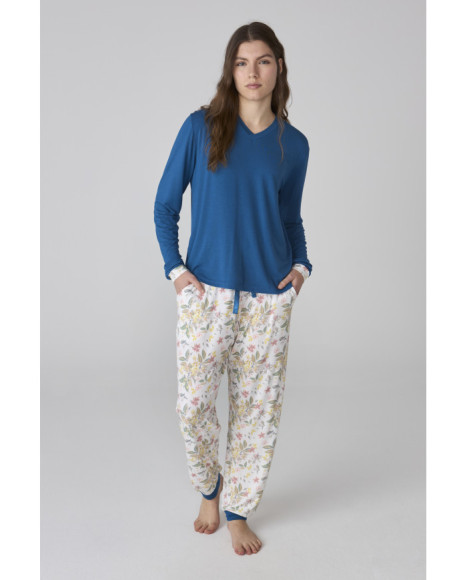 Pijama largo de mujer en azul y con estampado floral