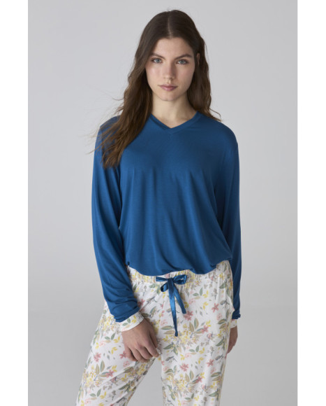 Pijama largo de mujer en azul y con estampado floral