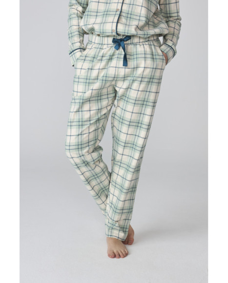 Pijama largo para mujer en blanco con diseño en cuadros verdes