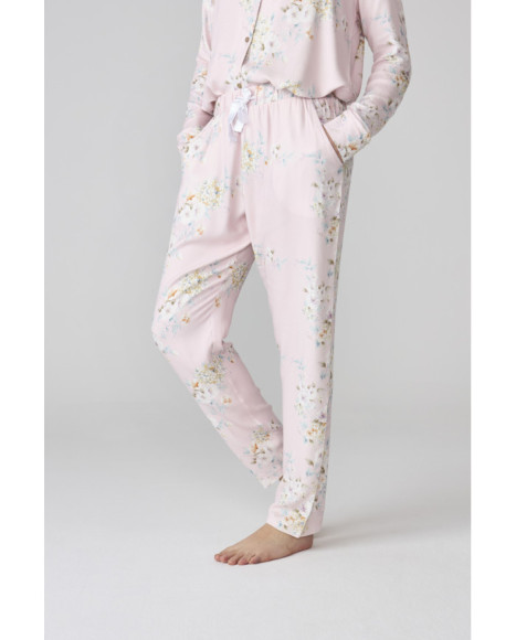 Pijama largo para mujer en rosa con estampado floral