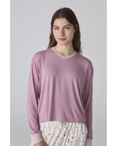 Pijama de mujer con camiseta en rosa y pantalón blanco estampado floral