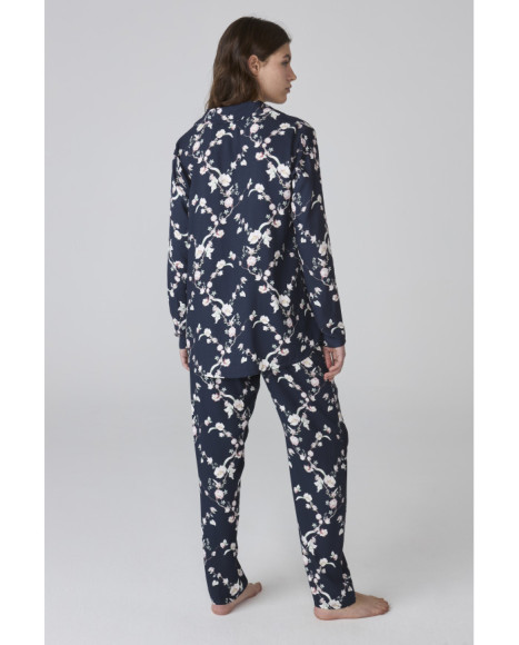 Pijama de mujer largo en azul marino con estampado floral