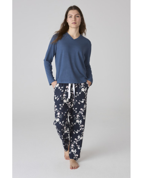Pijama de mujer con camiseta azul y pantalón estampado floral en azul marino