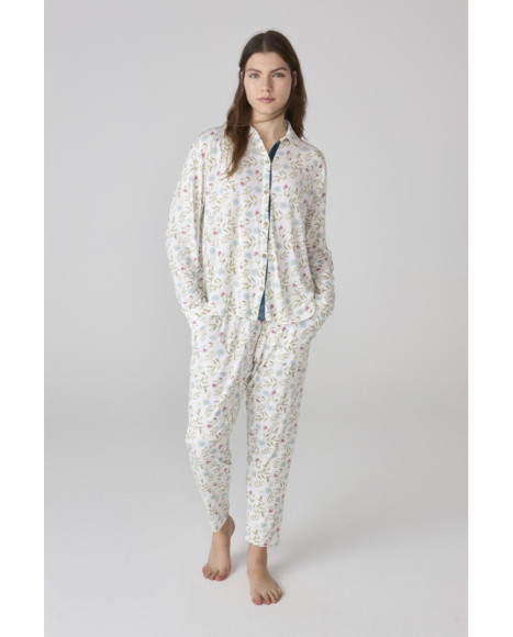 Conjunto de pijama para mujer en blanco con estampado floral delicado