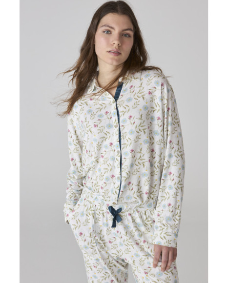 Conjunto de pijama para mujer en blanco con estampado floral delicado