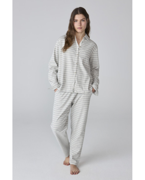 Conjunto de pijama para mujer en franela gris a rayas