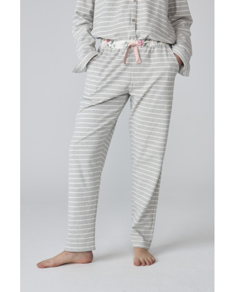 Conjunto de pijama para mujer en franela gris a rayas