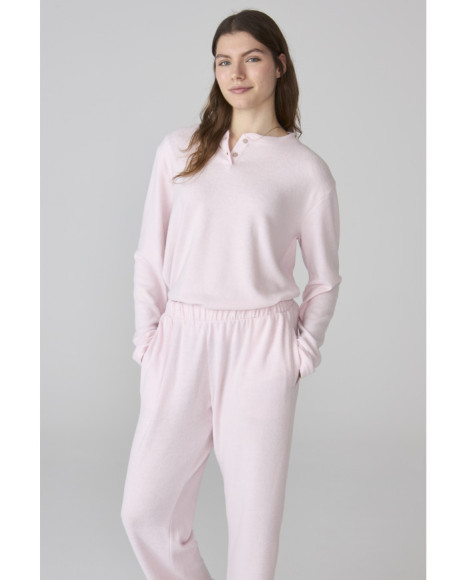 Pijama para mujer de felpa rosa claro y cuello henley