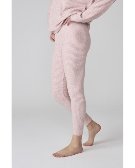 Pijama para mujer en rosa de canalé con jersey de pico y leggings