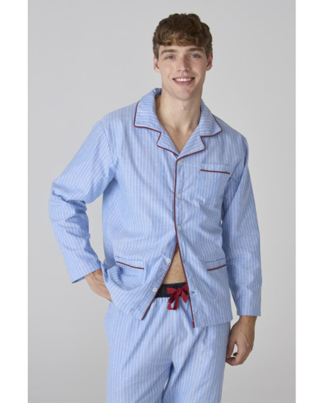 Set clásico de pijama para hombre en tono celeste y camisa de botones
