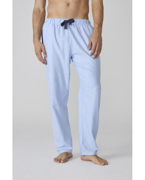 Pijama largo de hombre en azul claro liso con detalles de vivos en contraste