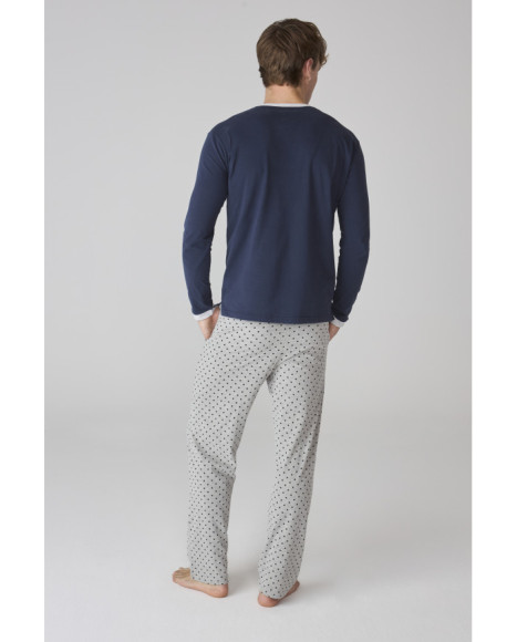 Set de pijama para hombre en azul marino con pantalón gris de lunares