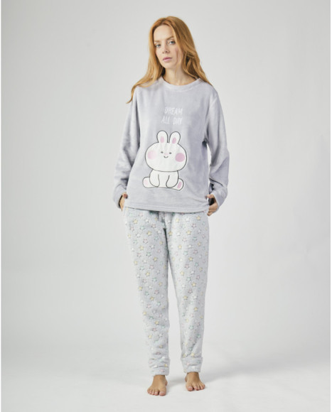 Conjunto de pijama de mujer color gris con dibujo y pantalón estampado