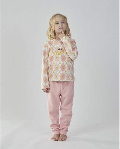Pijama para niña de manga larga con pantalón rosa y camiseta estampada
