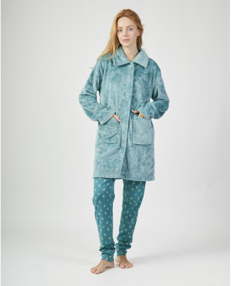 Bata larga de mujer con bolsillos y cuello clásico