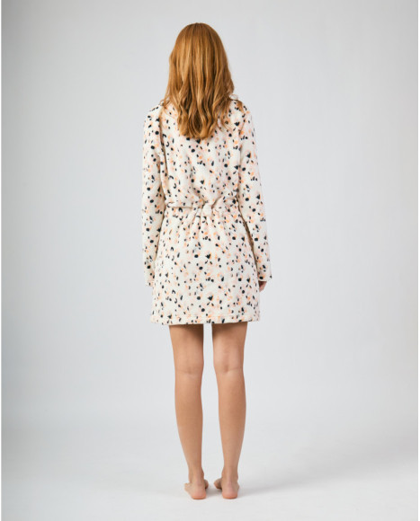 Bata corta polar de mujer con cinturón ajustable y estampado