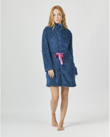 Bata invierno para mujer en color azul con cremallera y lazo rosa